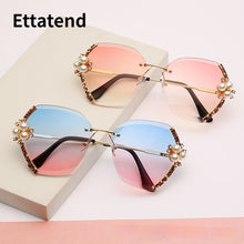 Load image into Gallery viewer, Diamond Pearl Gradient Sunglasses Women Rimless Vintage  Crystal Glasses Vintage Eyeglasses Lentes De Sol Mujer
