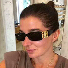 Carica l&#39;immagine nel visualizzatore di Gallery, Double B Rectangle Sunglasses For Women Men Designer Letter Decoration Black Square Sun Glasses Female 80s Fashionable Shade