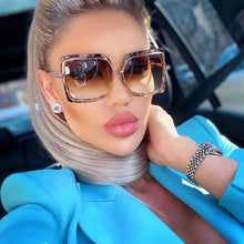 Carica l&#39;immagine nel visualizzatore di Gallery, Elegant Woman Square Sunglasses Men Unique Gold Black Shades  Brand Driving Sun Glasses Unisex Female Men zonnebril dames