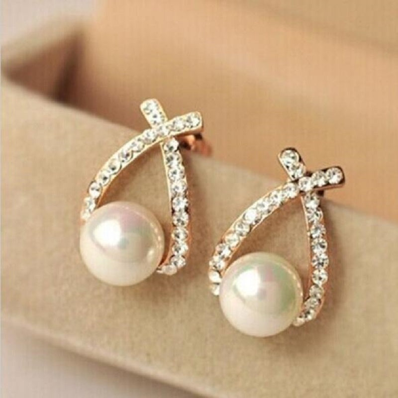 Elegant and Charming Gold Crystal Stud Earrings classic Pearl Earrings For Woman