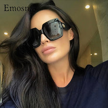 Carica l&#39;immagine nel visualizzatore di Gallery, Emosnia Occhiali da sole quadrati Goggle UV400 Donna Donna Trend Nero Grigio sfumato 2023 Occhiali da vista Oculos da esterno 