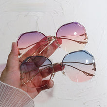 Carica l'immagine nel visualizzatore di Gallery, Ettatend 2023 Rimless Sunglasses Women Ocean Lens Metal Curved Temples Sun Glasses Vintage Shades for Female UV400