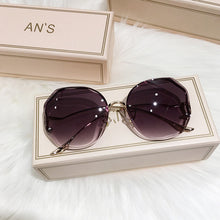 Carica l'immagine nel visualizzatore di Gallery, Ettatend 2023 Rimless Sunglasses Women Ocean Lens Metal Curved Temples Sun Glasses Vintage Shades for Female UV400