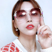 Load image into Gallery viewer, Ettatend Rimless  Rhinestone Bling Sunglasses Women Desinger Personality Sun Glasses Vintage Shades Gradient Lens