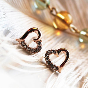 European and American jewelry retro hollow hearts ladies wind crystal love earrings wholesale fashion