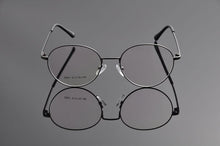 Carica l&#39;immagine nel visualizzatore di Gallery, Eyeglasses Frames Men Fashionable Eyeglass Glasses Frame Brand Round Stainless Steel Glass Frame Women Eyewear Ev1155