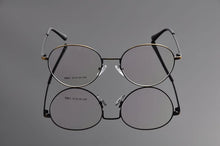 Carica l&#39;immagine nel visualizzatore di Gallery, Eyeglasses Frames Men Fashionable Eyeglass Glasses Frame Brand Round Stainless Steel Glass Frame Women Eyewear Ev1155