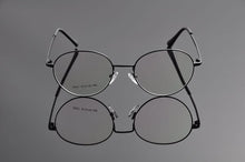 Carica l&#39;immagine nel visualizzatore di Gallery, Eyeglasses Frames Men Fashionable Eyeglass Glasses Frame Brand Round Stainless Steel Glass Frame Women Eyewear Ev1155