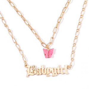 Moda farfalla acrilica Old English Font pendenti Collana doppio strato acido acetico Collana per bambina Girocollo Gioielli di dichiarazione 