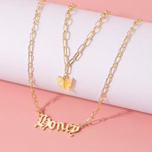Moda farfalla acrilica Old English Font pendenti Collana doppio strato acido acetico Collana per bambina Girocollo Gioielli di dichiarazione 