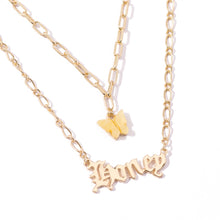 Carica l&#39;immagine nel visualizzatore di Gallery, Moda farfalla acrilica Old English Font pendenti Collana doppio strato acido acetico Collana per bambina Girocollo Gioielli di dichiarazione 