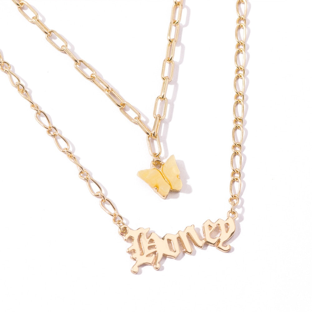 Moda farfalla acrilica Old English Font pendenti Collana doppio strato acido acetico Collana per bambina Girocollo Gioielli di dichiarazione 