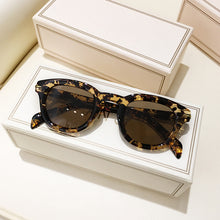 Load image into Gallery viewer, Green Round Sunglasses Women 2023 Brand Designer Gradient Oval Circle Frame Men Sun Glasses Shades Eyewear Female Oculos