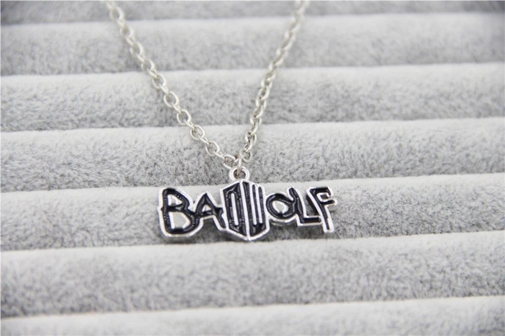 Fashion Jewelry Silver Charm DOCTOR WHO BADWOLF DW Logo Pendant With Lobster Clasp Chain Necklace