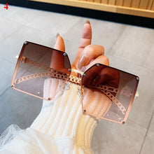 Carica l&#39;immagine nel visualizzatore di Gallery, Occhiali da sole da donna oversize senza montatura quadrati a forma di ape Occhiali da sole con montatura a catena in lega da donna Occhiali da sole sfumati Donna UV400 