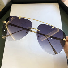 Carica l&#39;immagine nel visualizzatore di Gallery, Metal Frame Gradient Pilot Sunglasses Women 2022 Retro Brand Designer Sunglasses Trending Female Shades UV400