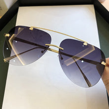 Carica l&#39;immagine nel visualizzatore di Gallery, Metal Frame Gradient Pilot Sunglasses Women 2022 Retro Brand Designer Sunglasses Trending Female Shades UV400