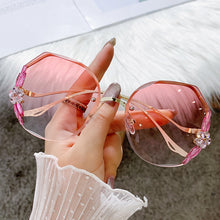 Carica l'immagine nel visualizzatore di Gallery, Sunglasses Bling Rhinestone Sun Glasses Vintage Shades for Women Big Diamond Eyeglasses Gafas De Sol Mujer 2023