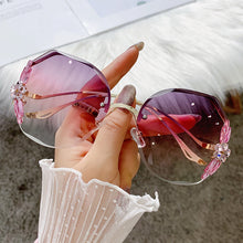 Carica l'immagine nel visualizzatore di Gallery, Sunglasses Bling Rhinestone Sun Glasses Vintage Shades for Women Big Diamond Eyeglasses Gafas De Sol Mujer 2023