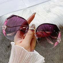 Carica l'immagine nel visualizzatore di Gallery, Sunglasses Bling Rhinestone Sun Glasses Vintage Shades for Women Big Diamond Eyeglasses Gafas De Sol Mujer 2023