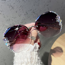 Carica l'immagine nel visualizzatore di Gallery, Sunglasses Bling Rhinestone Sun Glasses Vintage Shades for Women Big Diamond Eyeglasses Gafas De Sol Mujer 2023