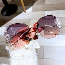 Carica l'immagine nel visualizzatore di Gallery, Sunglasses Bling Rhinestone Sun Glasses Vintage Shades for Women Big Diamond Eyeglasses Gafas De Sol Mujer 2023