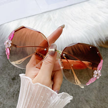 Carica l'immagine nel visualizzatore di Gallery, Sunglasses Bling Rhinestone Sun Glasses Vintage Shades for Women Big Diamond Eyeglasses Gafas De Sol Mujer 2023