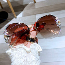Carica l'immagine nel visualizzatore di Gallery, Sunglasses Bling Rhinestone Sun Glasses Vintage Shades for Women Big Diamond Eyeglasses Gafas De Sol Mujer 2023