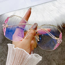Carica l'immagine nel visualizzatore di Gallery, Sunglasses Bling Rhinestone Sun Glasses Vintage Shades for Women Big Diamond Eyeglasses Gafas De Sol Mujer 2023