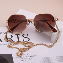 Carica l&#39;immagine nel visualizzatore di Gallery, Metal Irregular Sunglasses with Chain Women 2023  Brand Designer Trendy Square Sun Glasses for Female Chic Eyewear