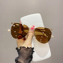 Load image into Gallery viewer, Oversized Pilot Metal Green Sunglasses Women 2023 Brand Design Retro 90s Square Frame Gradient Lens Sun Glasses Shades