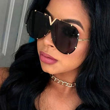 Carica l&#39;immagine nel visualizzatore di Gallery, Occhiali da sole oversize da donna Occhiali da sole a forma di V da uomo di marca Occhiali da pilota retrò monopezzo Shades Eyewear UV400 