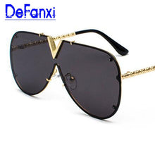 Carica l&#39;immagine nel visualizzatore di Gallery, Occhiali da sole oversize da donna Occhiali da sole a forma di V da uomo di marca Occhiali da pilota retrò monopezzo Shades Eyewear UV400 