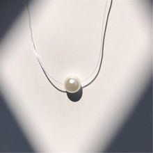 Carica l&#39;immagine nel visualizzatore di Gallery, Fashion Shiny Crystal Necklace Zircon Pendant Transparent Fishing Line Invisible Ladies Necklace Jewelry Clavicle Chain Chocker