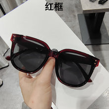 Carica l'immagine nel visualizzatore di Gallery, Square Sunglasses Women Designer  Cat Eye Sun Glasses Female Classic Vintage UV400 Outdoor Oculos De Sol vintage