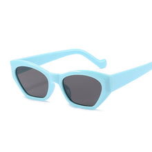 Carica l'immagine nel visualizzatore di Gallery, Square Sunglasses Women Designer  Women Cat Eye Sun Glasses Classic Vintage UV400 Outdoor Oculos De Sol