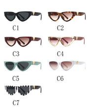 Carica l&#39;immagine nel visualizzatore di Gallery, Sunglasses Cat Eyes Plastic Frame Brand Designer Eyewears Retro Females Male Triangle Sun Glasses UV400 oculos de sol