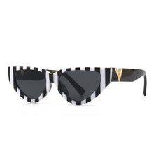 Carica l&#39;immagine nel visualizzatore di Gallery, Sunglasses Cat Eyes Plastic Frame Brand Designer Eyewears Retro Females Male Triangle Sun Glasses UV400 oculos de sol