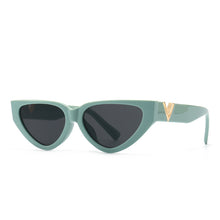 Carica l&#39;immagine nel visualizzatore di Gallery, Sunglasses Cat Eyes Plastic Frame Brand Designer Eyewears Retro Females Male Triangle Sun Glasses UV400 oculos de sol