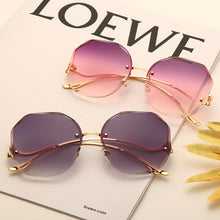 Load image into Gallery viewer, Tea Gradient Sunglasses Round Shades Women Metal Curved Temples Sun Glasses Female UV400 Eyewear oculos de sol