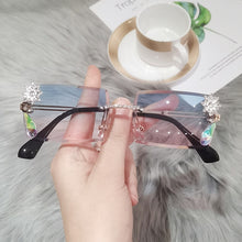 Carica l'immagine nel visualizzatore di Gallery, Vintage 2023 Sunglasses Rimless Square Shades Gradient UV400 Summer Traveling Sun Glasses for Women