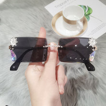 Carica l'immagine nel visualizzatore di Gallery, Vintage 2023 Sunglasses Rimless Square Shades Gradient UV400 Summer Traveling Sun Glasses for Women