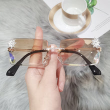 Carica l'immagine nel visualizzatore di Gallery, Vintage 2023 Sunglasses Rimless Square Shades Gradient UV400 Summer Traveling Sun Glasses for Women