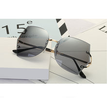 Load image into Gallery viewer, Vintage Rimless Sunglasses Women 2023 Gradient Rimless Sun Glasses Women Ladies Pink Clear Oversized Sunglasses Female