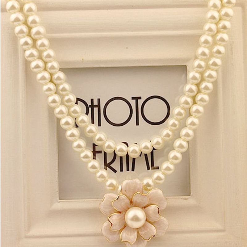 Fashion pearl pendant necklace short section of female Korean daisy small fresh sweet camellia flowers clavicle jewelry pendant
