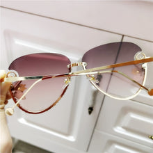 Carica l'immagine nel visualizzatore di Gallery, sunglasses women Vintage designer crsytal sun glasses rimiless cat eye sunglasses ladeis F letter eyeglasses