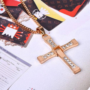 Vendita calda The Movie Fast and Furious Collana con ciondolo Dominic Toretto Cross Pendenti da uomo per gioielli da uomo Collana in cristallo 