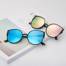 Load image into Gallery viewer, Gafas De Sol De estilo ojo De gato para mujer, lentes De Sol De gran tamaño con recubrimiento, a la moda montura, clásicas, clásicas, para exteriores