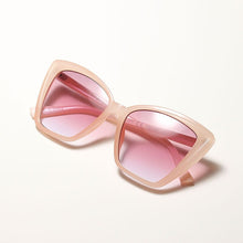 Load image into Gallery viewer, Gafas de sol clásicas para mujer, anteojos de sol femeninos de estilo clásico, a la moda, con diseño de ojo de gato, de marca de lujo, con UV400, 2023