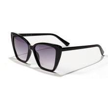 Load image into Gallery viewer, Gafas de sol clásicas para mujer, anteojos de sol femeninos de estilo clásico, a la moda, con diseño de ojo de gato, de marca de lujo, con UV400, 2023
